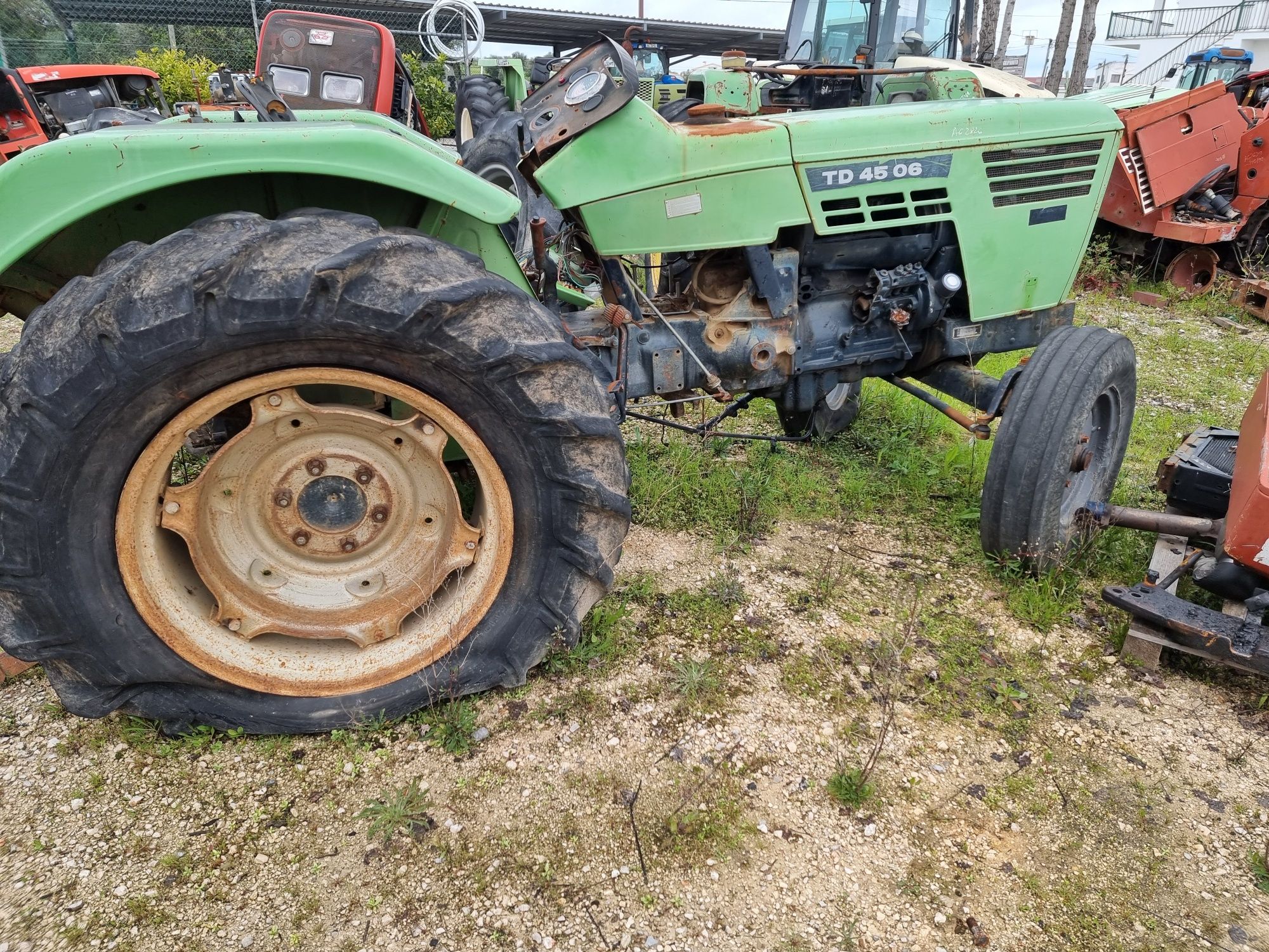 Trator Deutz 4506 para peças