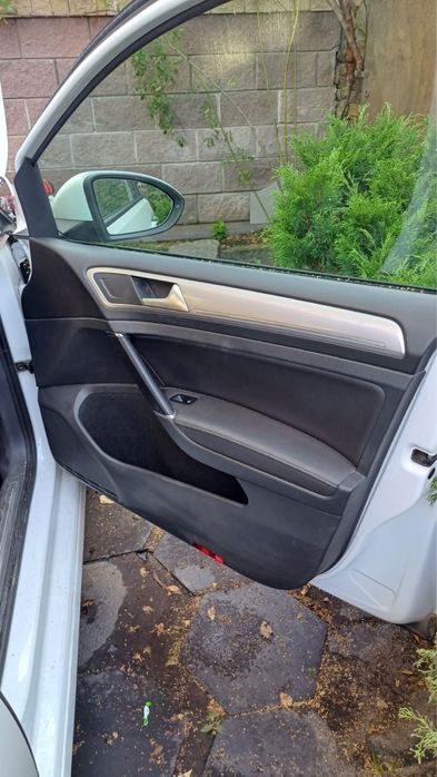 Салон сидіння  з картами дверей чорна кожа eGolf 2016