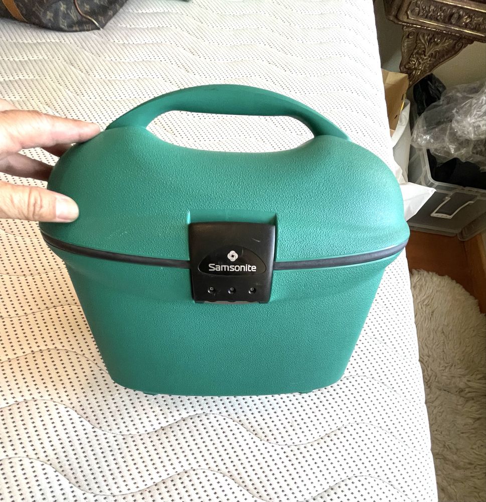 Frasqueira / bolsa de maquilhagem / necessaire / malinha de toillete