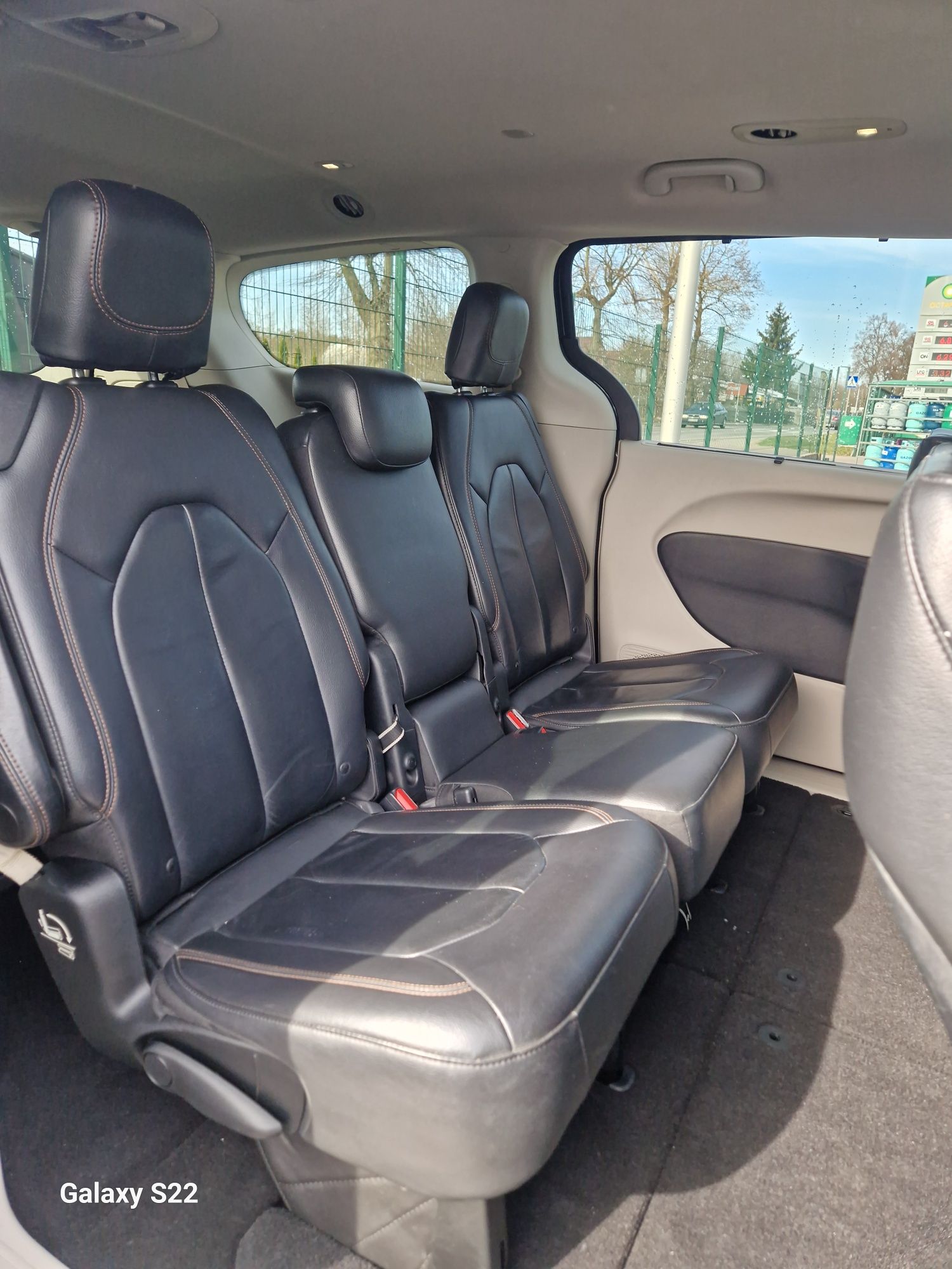 Wypożyczalnia wynajem samochodów bus- 8/9 osobowe, VIP