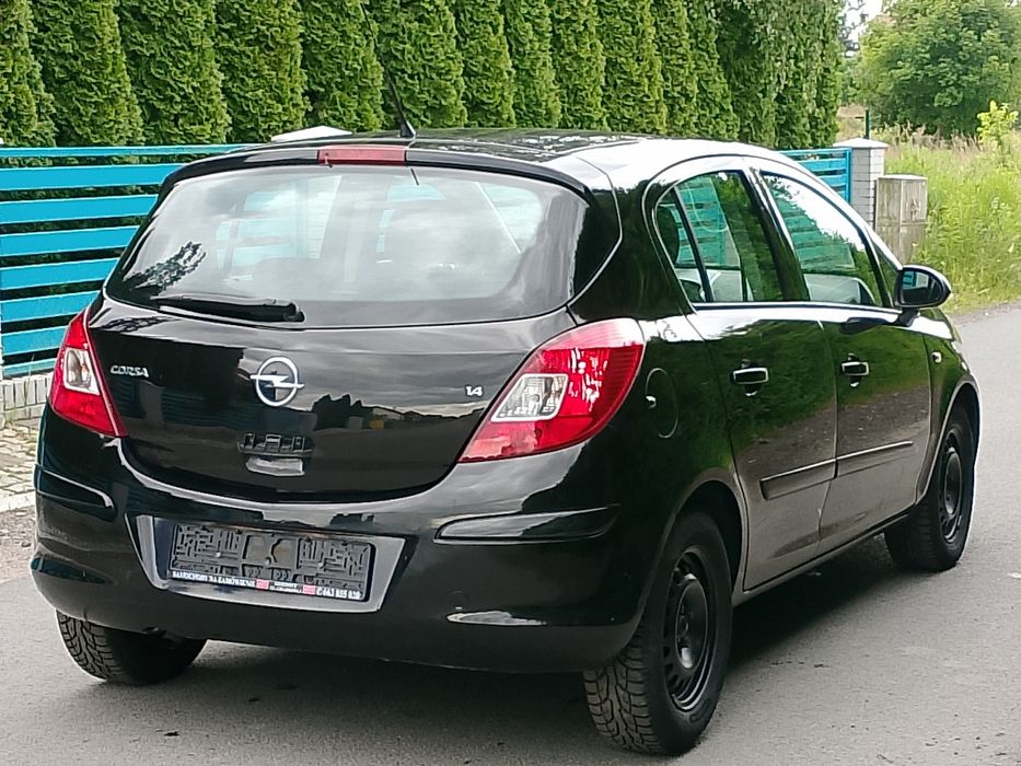 Opel Corsa D 1.4 Klima Serwis Czarna 5 drzwi