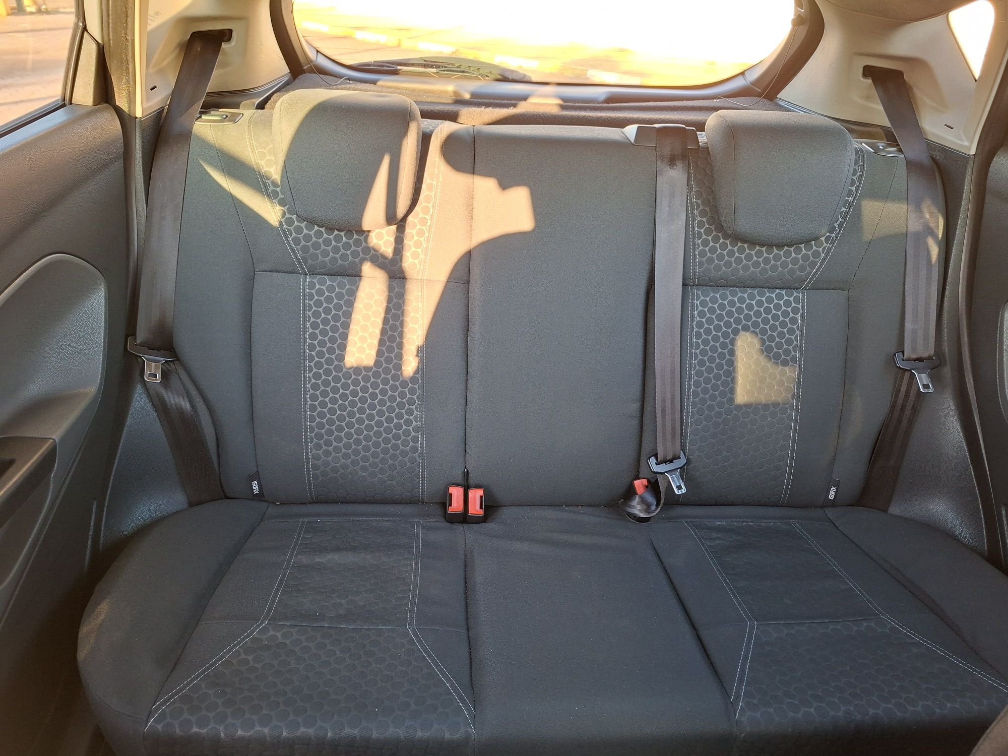 Ford fiesta 2010.    3750€