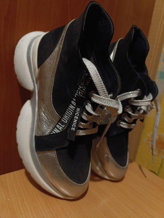 Кросівки жіночі  шкіряні