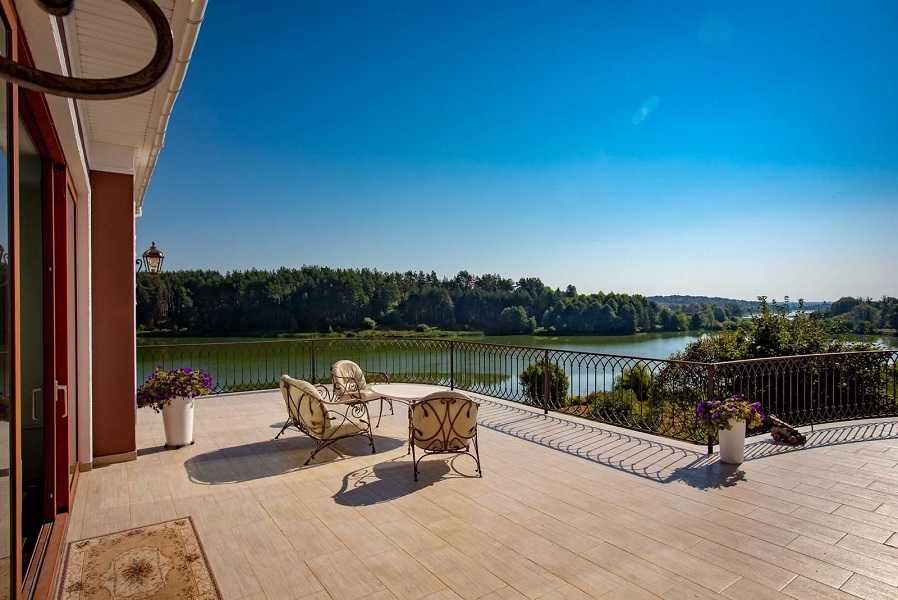 Дом 800 кв. VIP уровня. На берегу озера. Бассейн, джакузи, генератор