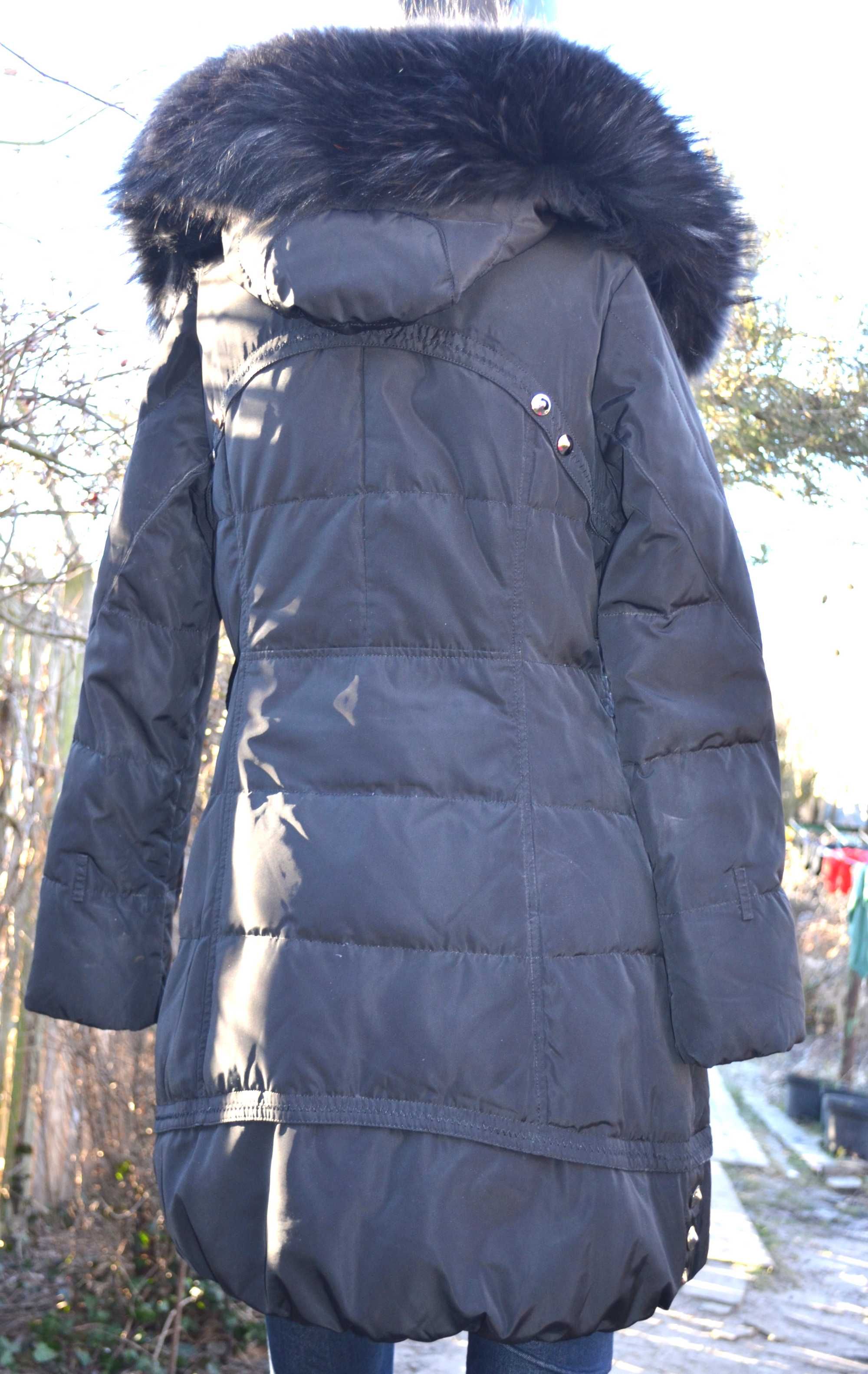 Супертеплая зимняя куртка-полупальто, пуховик, с шикарным мехом енота