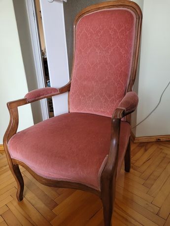 Piękny stary fotel.