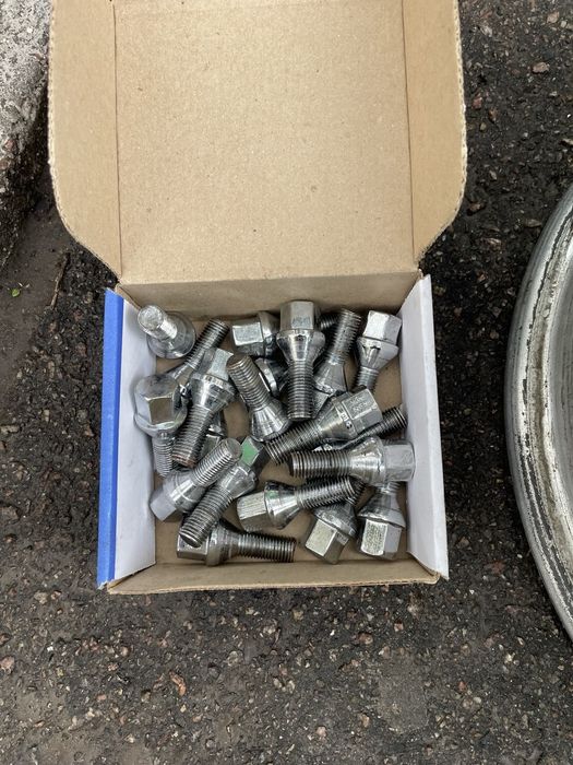 Легкосплавні диски 4шт  R15 + болти для цих дисків