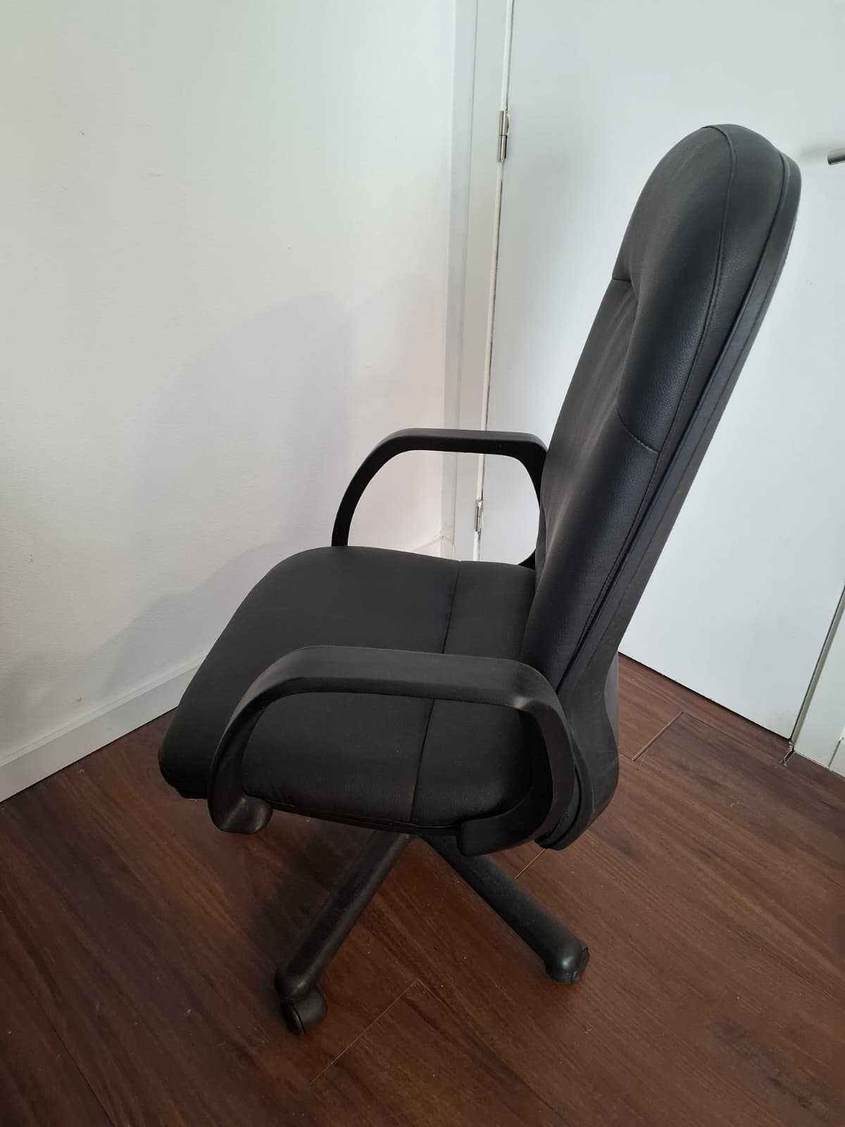 Cadeira de escritório em pele