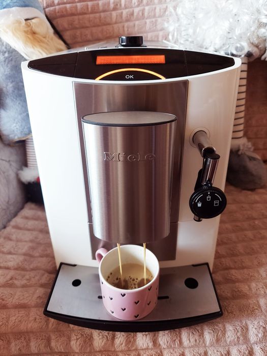 Кавомашина Miele CM5100 – Ідеальний смак кави у вас вдома!

Продаю на