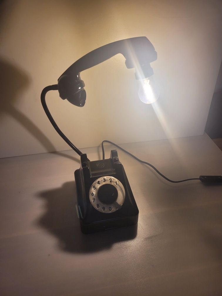 Lampka nocna ,ozdobna na bazie starego telefonu w stylu vintage.