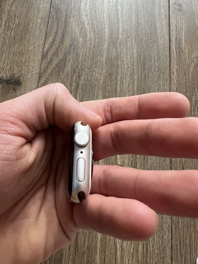 Apple Watch SE 2 40mm Star Alu GPS