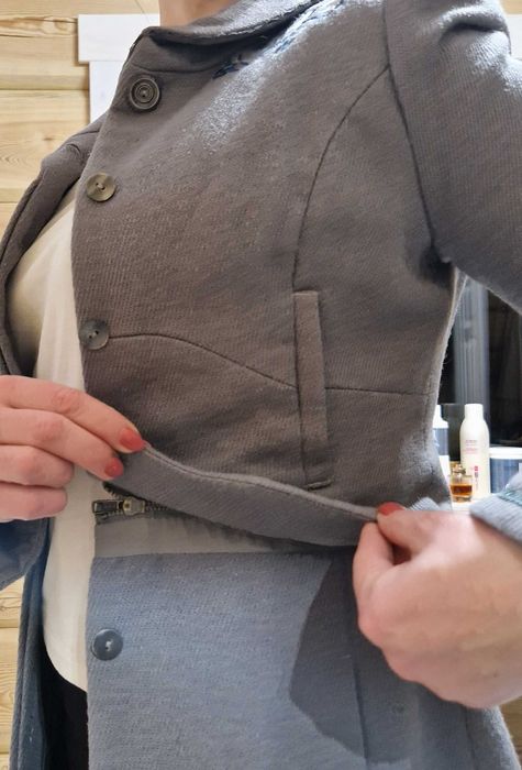 100% Wełniany płaszcz z haftowanymi kwiatami