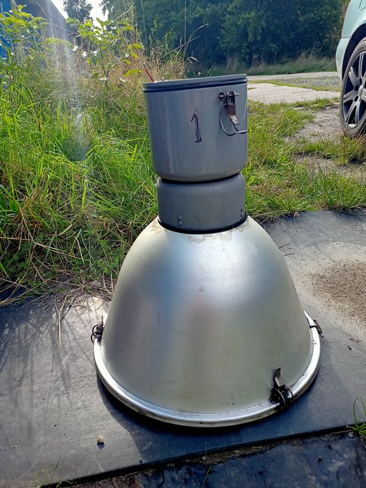 Lampa sufitowa przemysłowa