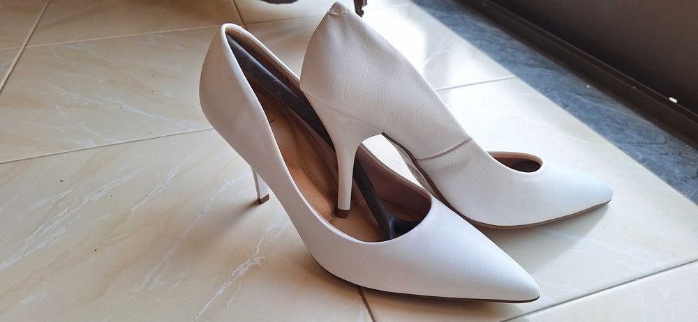Sapato salto branco novo