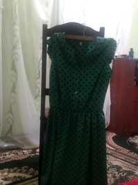 Плаття зелене у горошок