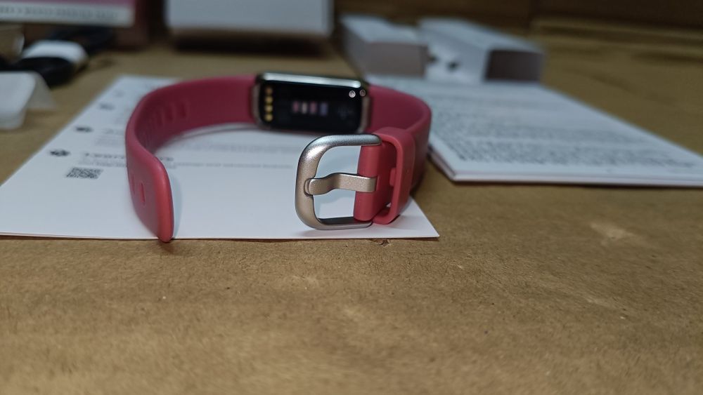 Smartband Fitbit Luxe różowy