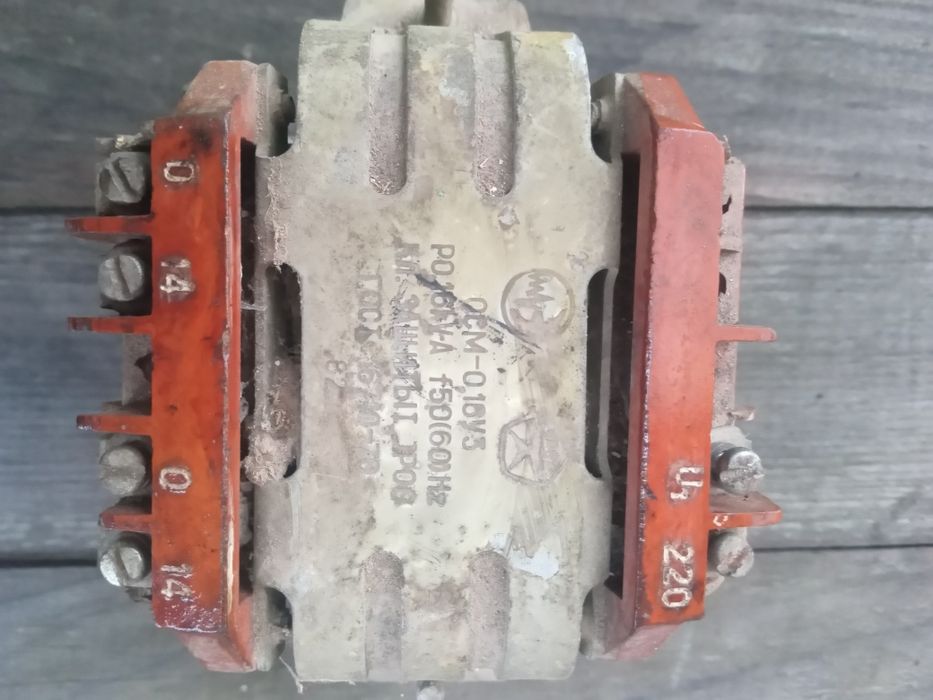 Трансформатор побутовий.