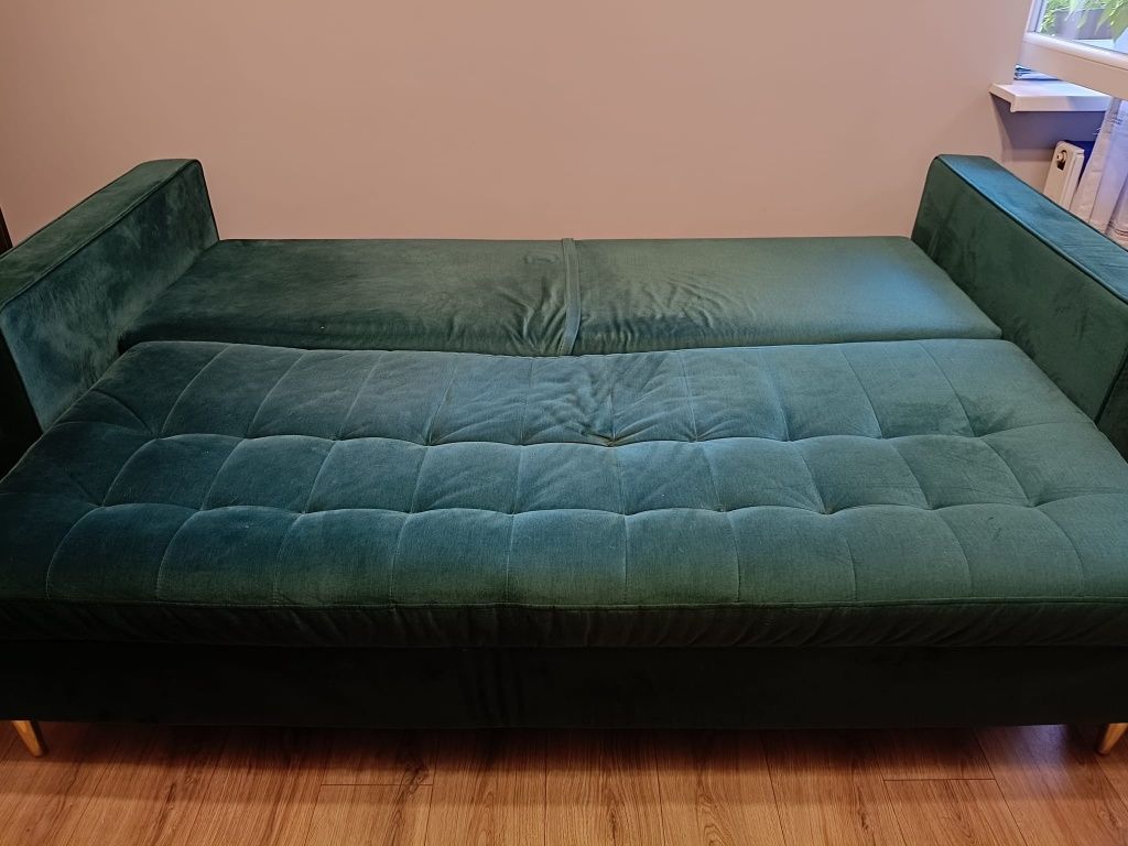 Sofa rozkładana butelkowa zieleń alkantara.