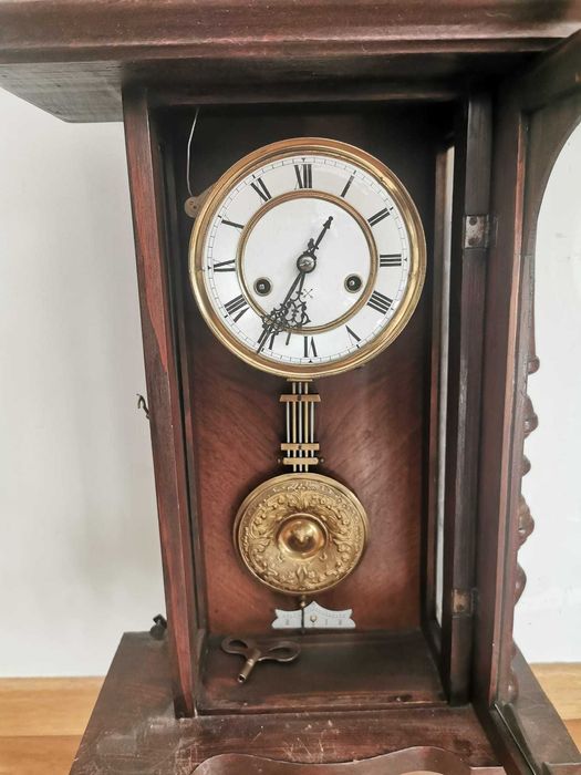 Relógio antigo de parede