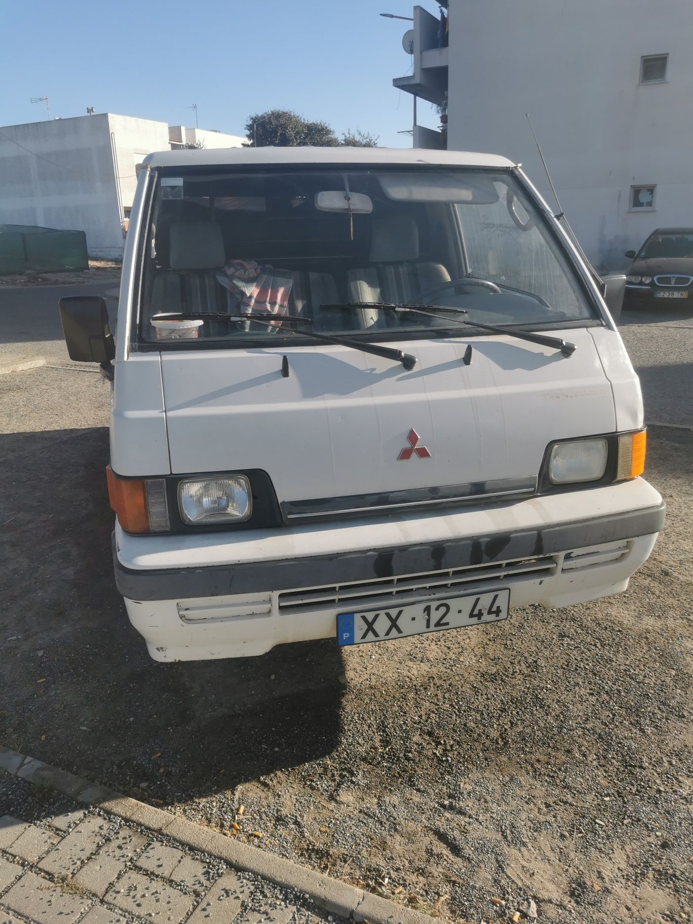 Mitsubishi L300 pronta para o trabalho