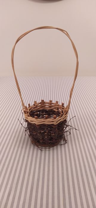Koszyk wiklina gałązki ozdobny