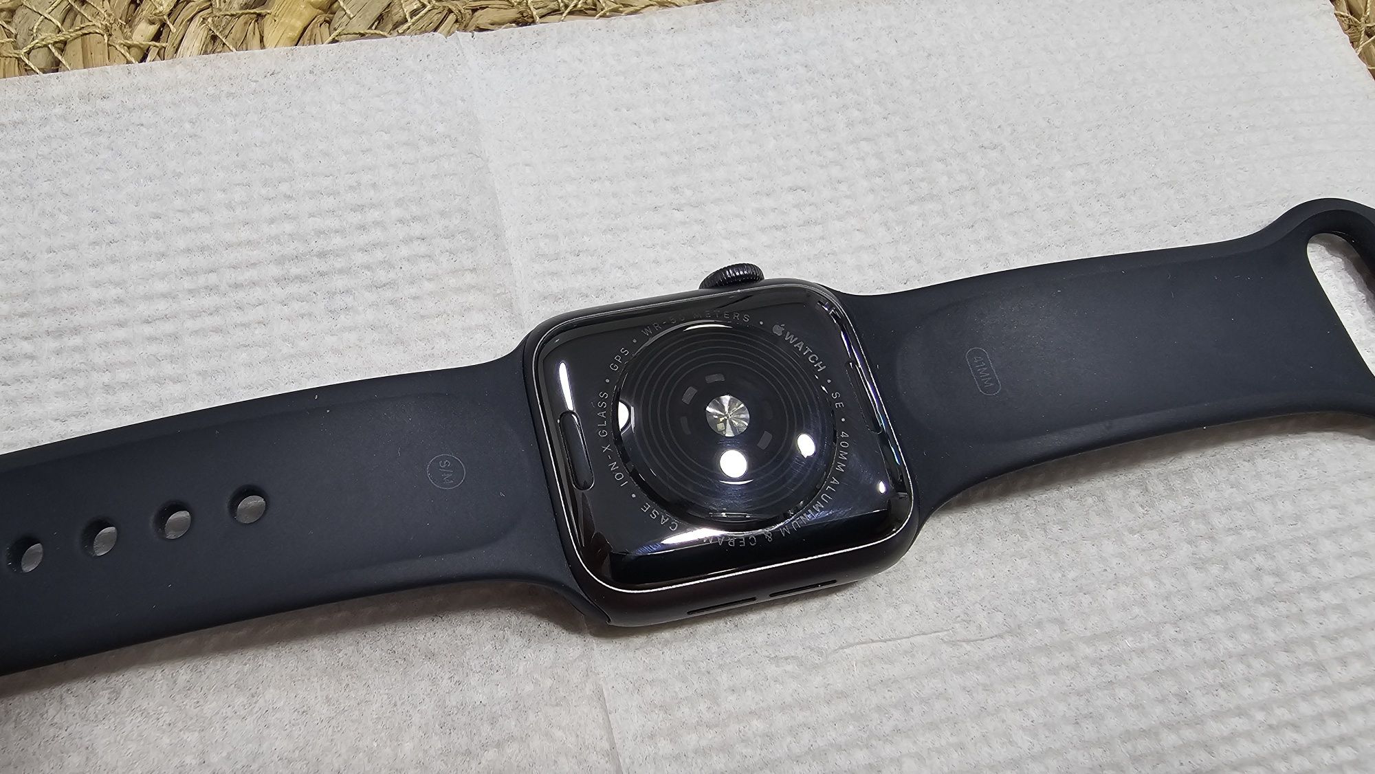 Apple watch SE 40mm aluminum&ceramic в чудовому стані