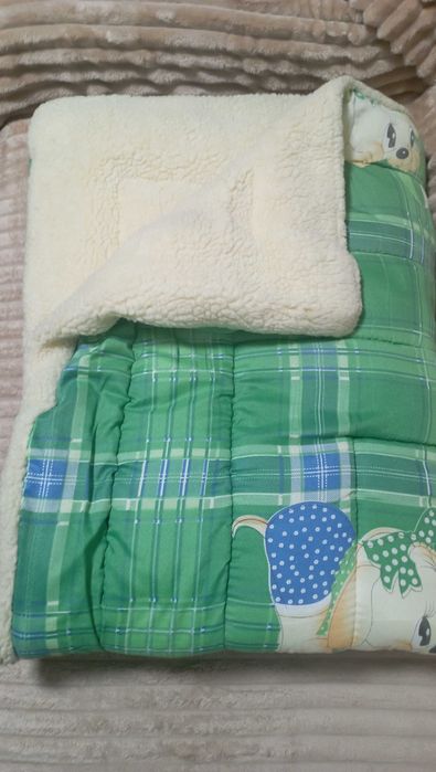 Ковдра в дитяче ліжечко.