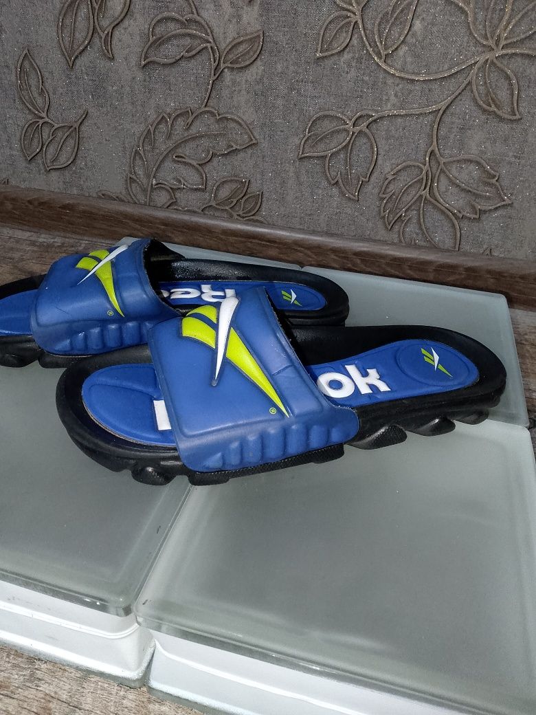 Шлепанцы Reebok  б-у.