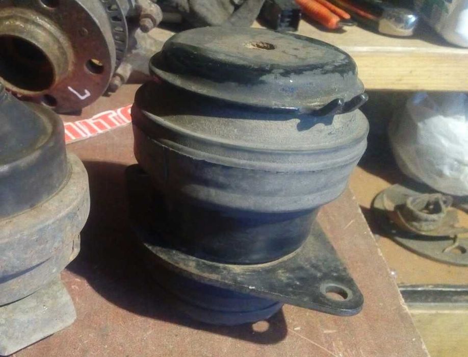 Подушкa двигуна  BMW Skoda VW SeaT   Espero кронштейн опорa