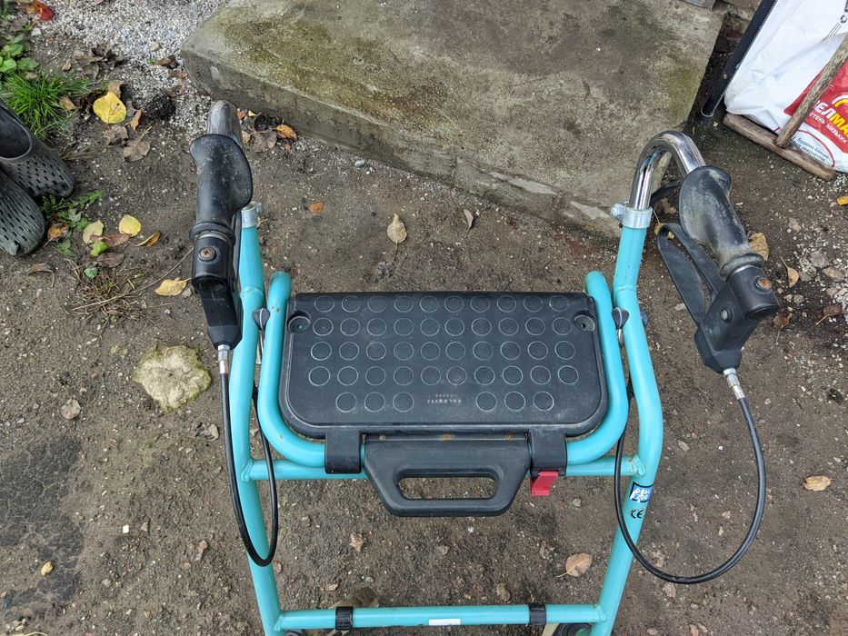 Продам ходунки на колесах с тормозами