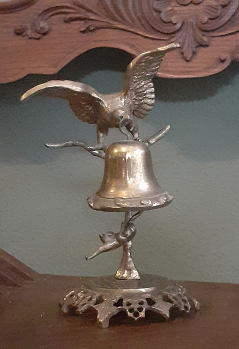 Terrina e Campainha de Mesa