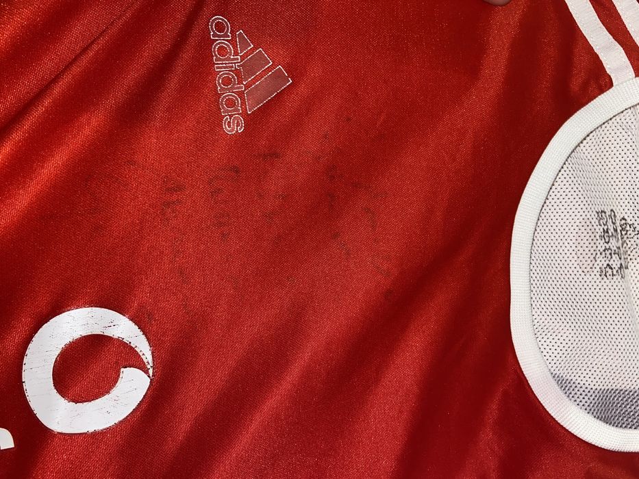 Camisola usada e assinada por giovani