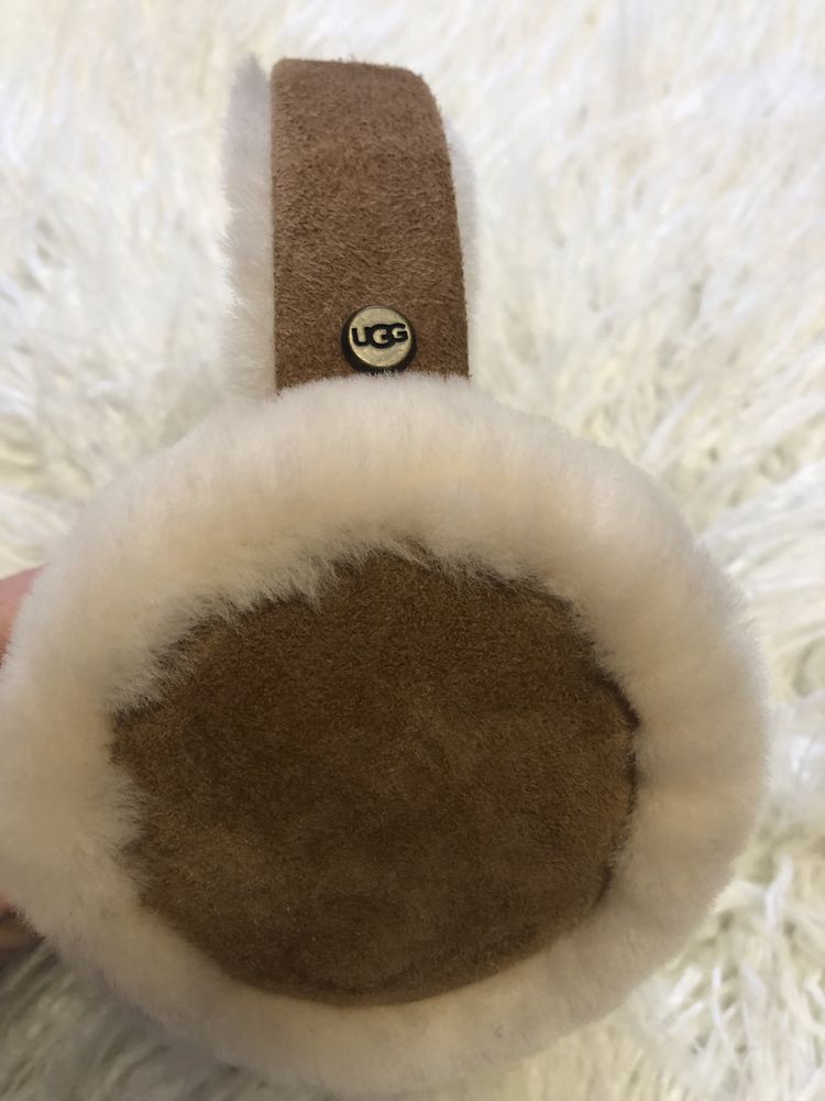 Тёплые наушники с интегрированными электронными наушниками UGG