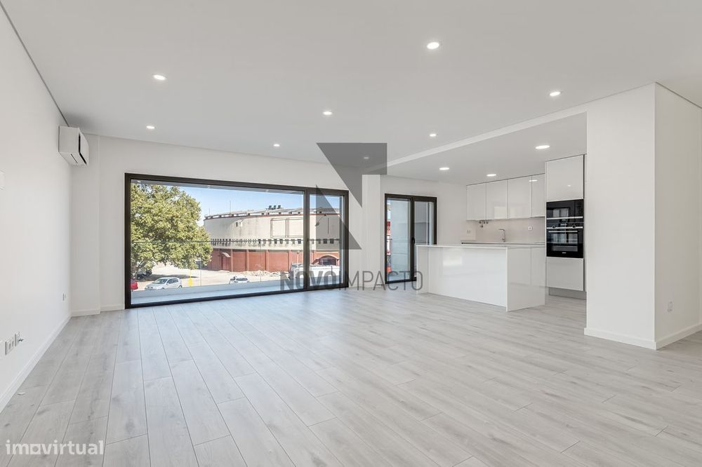 Montijo - Apartamento T5 Duplex c/ Parqueamento