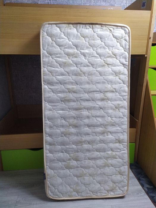 Ліжко двоповерхове . Ліжко вохярусне