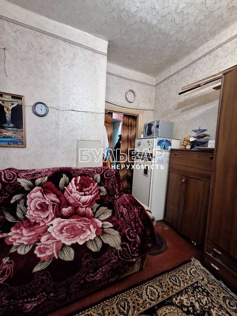 Продам гостинку, м. им.Масельского, по адресу Библика, 1