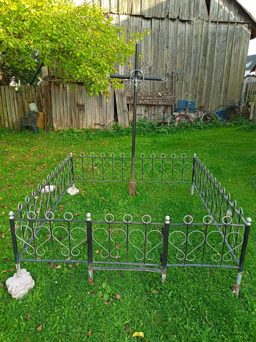 Płotek cmentarny ogrodzenie stalowy cały i krzyż