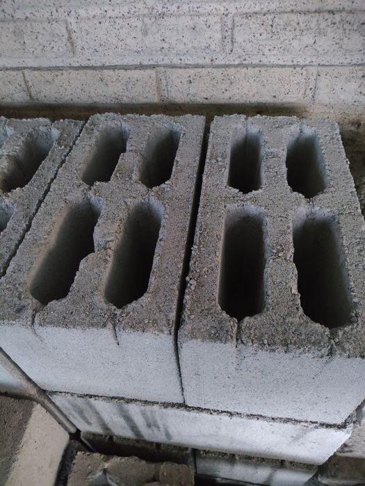 Прес для виробництва будівельних матеріалів