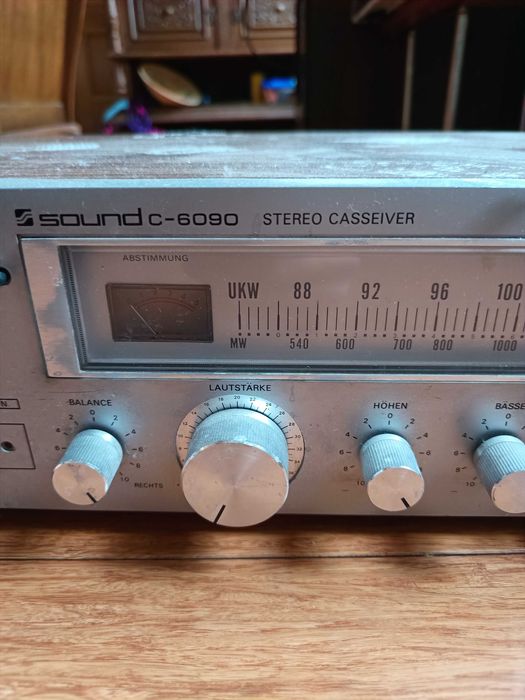 Radio i magnetofon z okresu PRL-u