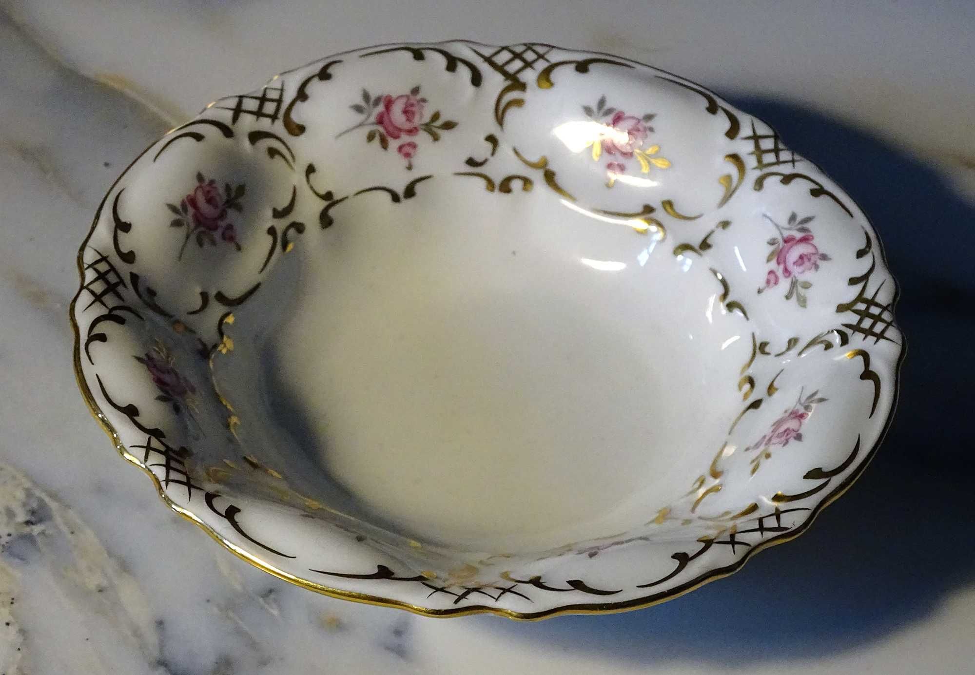 Porcelana Czechoslovakia: ręcznie złocony talerzyk/miseczka pałac