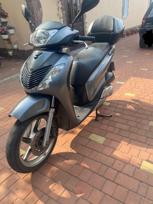Продам скутер Хонда sh 125
