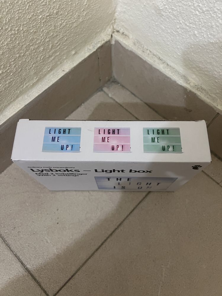 Box com luz (3 cores), com letras e caracteres