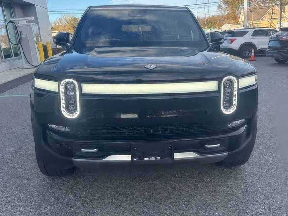 Rivian R1S Adventure Quad Motor      2023