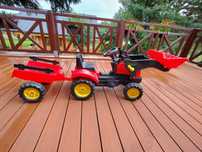 Traktor na pedały z przyczepą