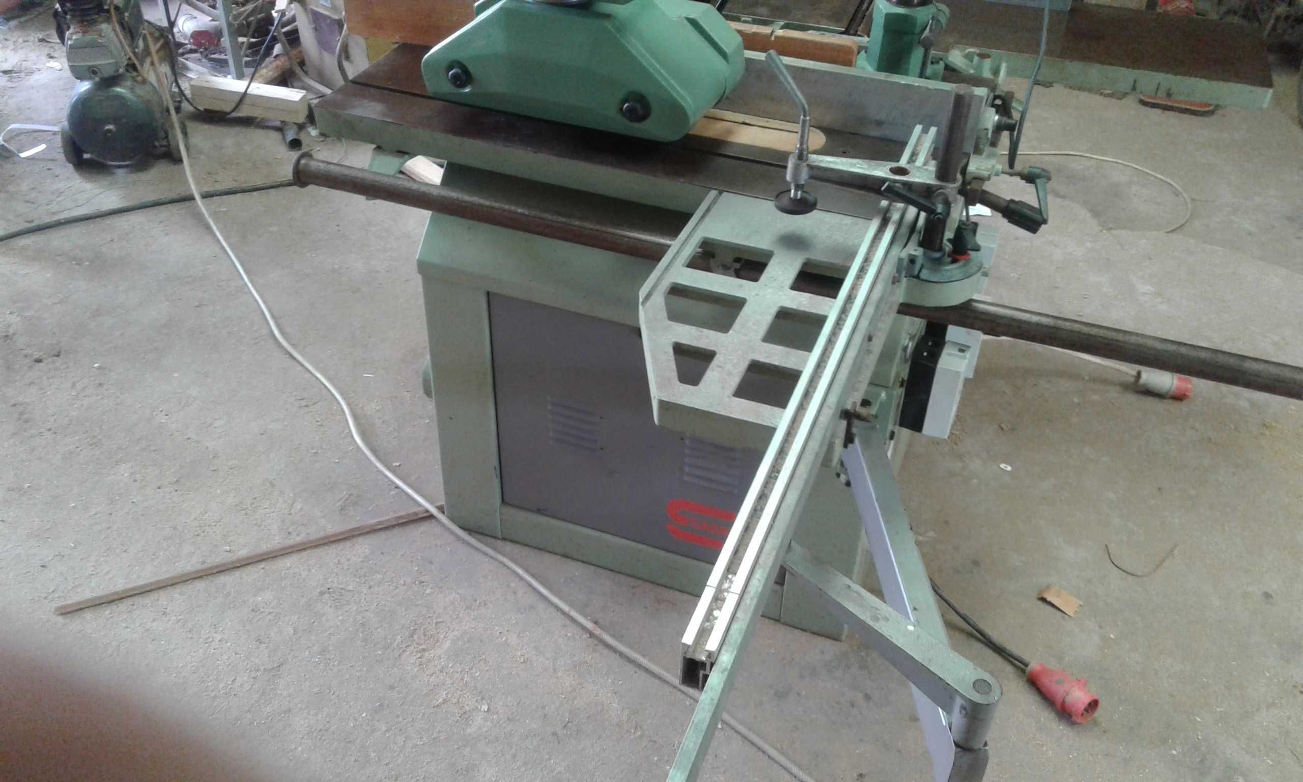 Maquina universal com alimentador