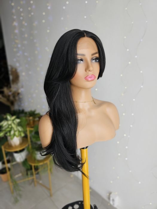 Długa peruka premium lace front Jennyfer ll czarna naturalna fryzura
