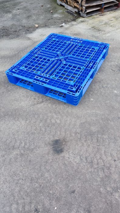 Palety plastikowe 120x100cm