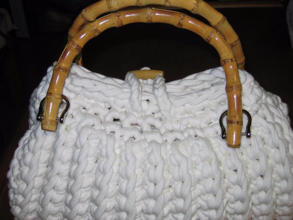 Mala em tecido de  trapilho