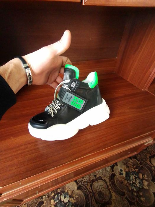 Женские кожаные кросовки