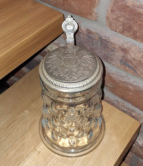 Szklany kufel do piwa z pokrywą